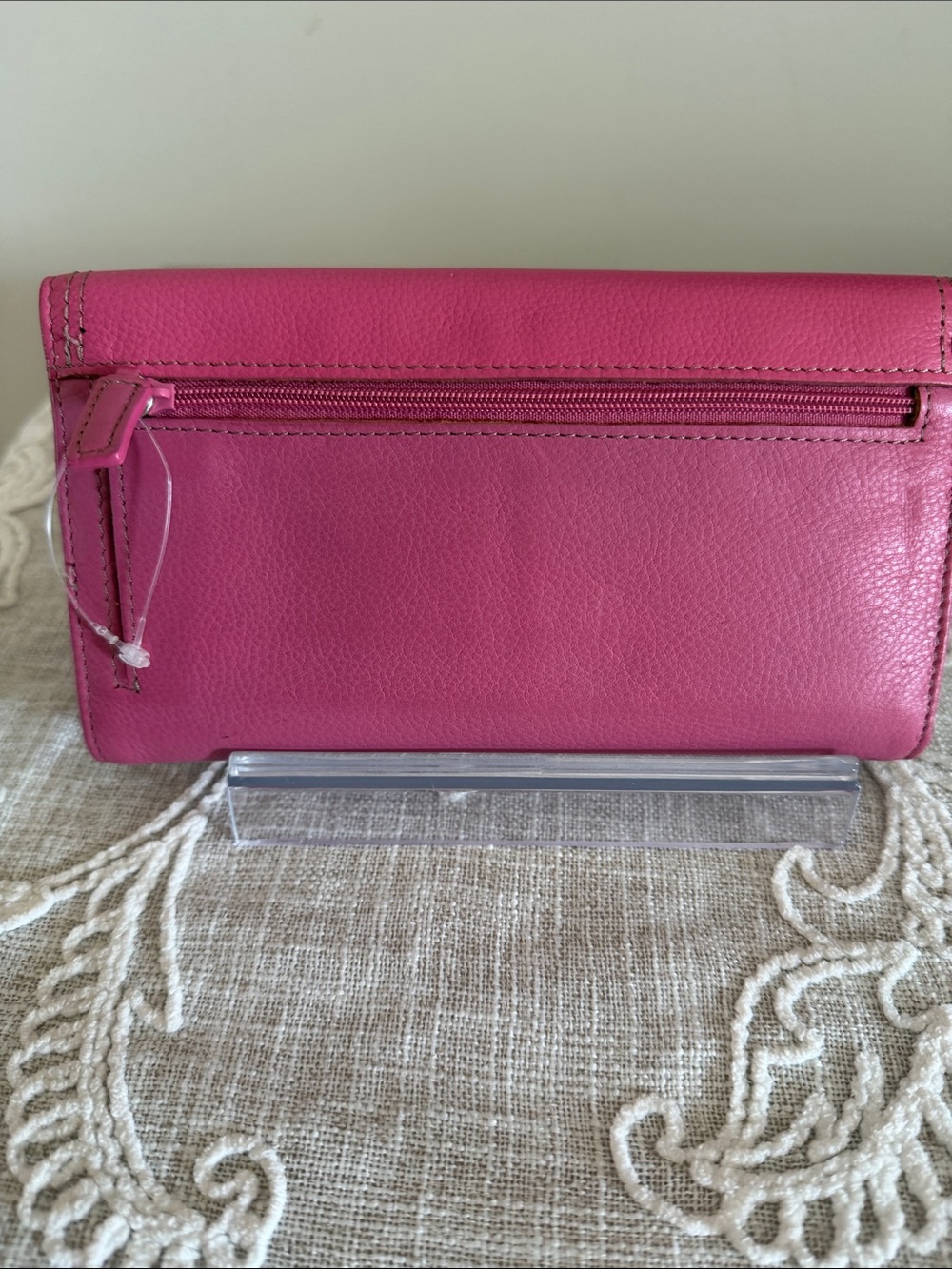 Dockers Fuchsia Pink Sofitel Pebbled Leather Checkbook Trifold Wallet - Picture 2 of 14